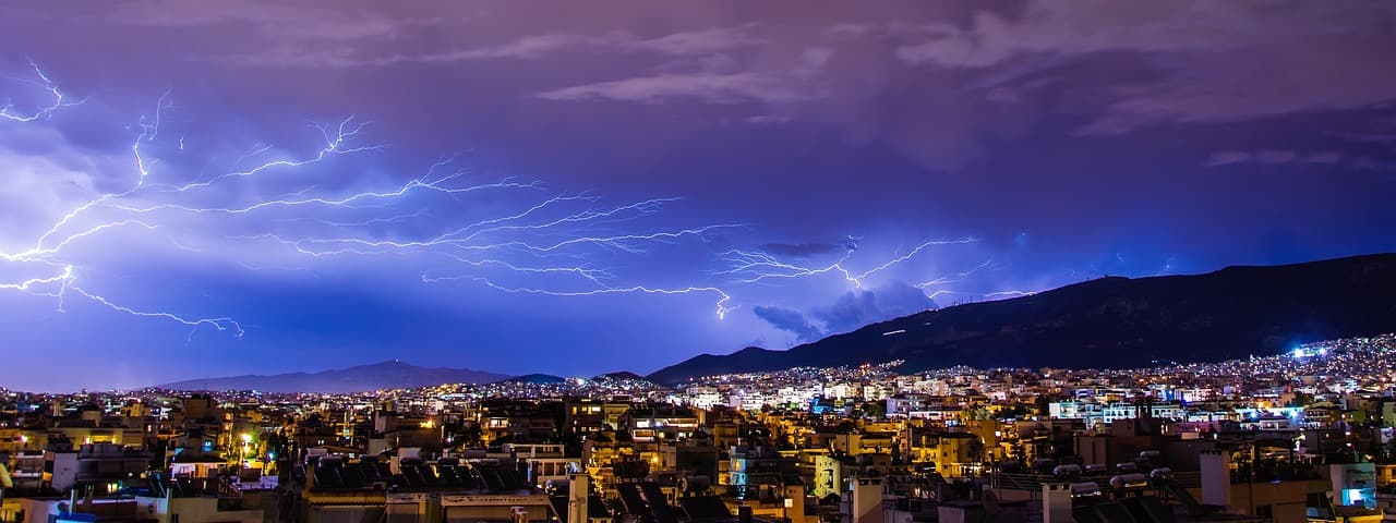 Risks Interacting Rapidly: Multiple AI‑related and Geopolitical Threats Could Trigger Chain Reactions by 2028