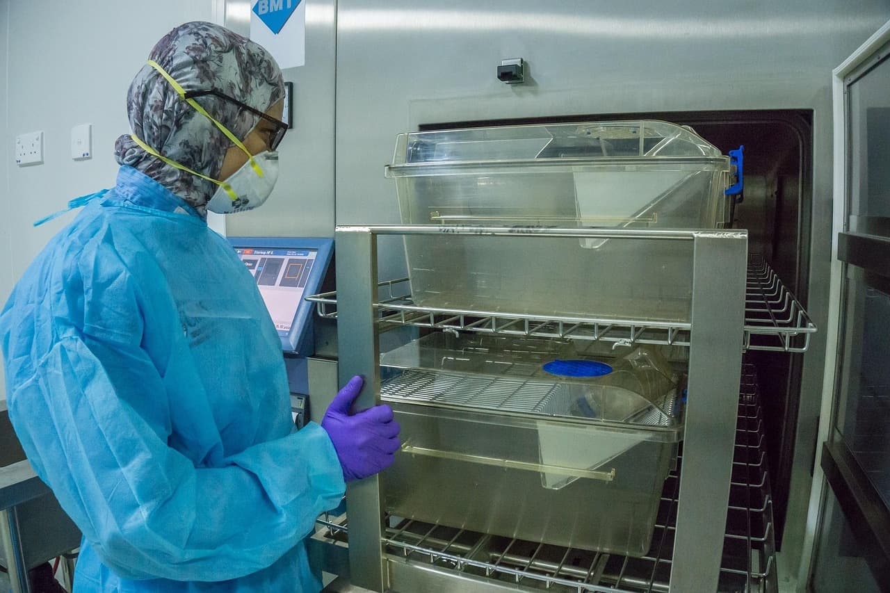 AI and Advanced Biotechnology Raise Risk of Severe Lab Accidents and Biological Threats