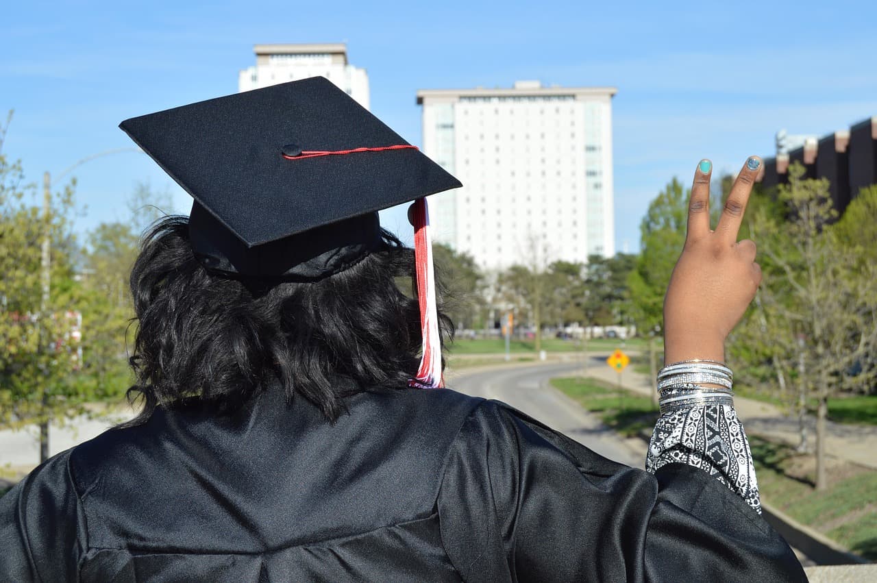 Public Confidence in College Falls While Enrollment Remains Strong