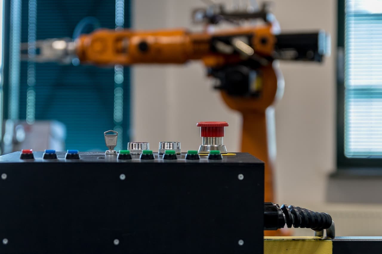 Maven Robotics raises $100M to scale task-focused warehouse robots