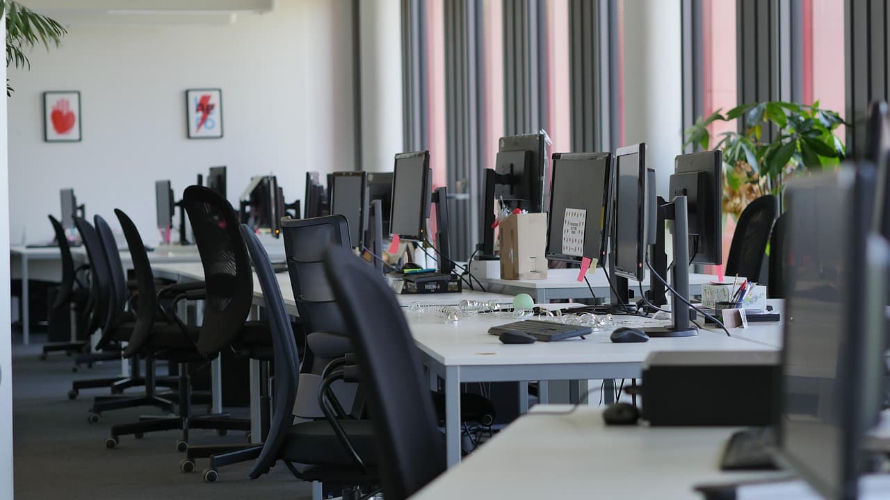 India's IT sector begins layoffs as AI reshapes the industry