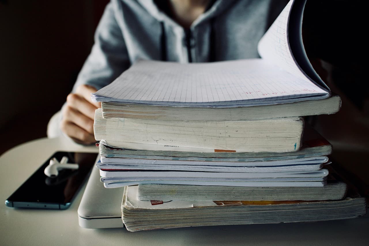 Report: Lower AI Use Linked to Better Student Performance