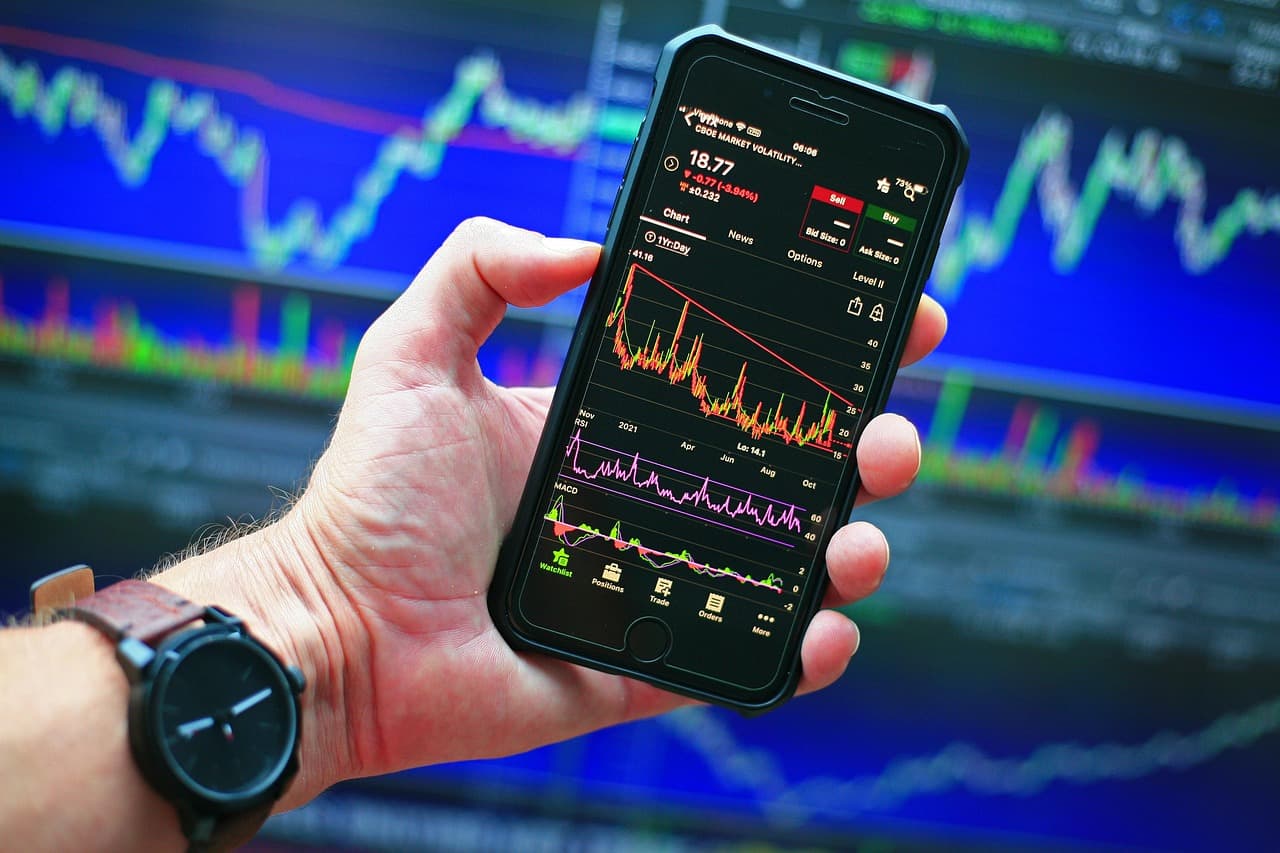 Stocks Rally as AI Investment Propels Market to New Highs