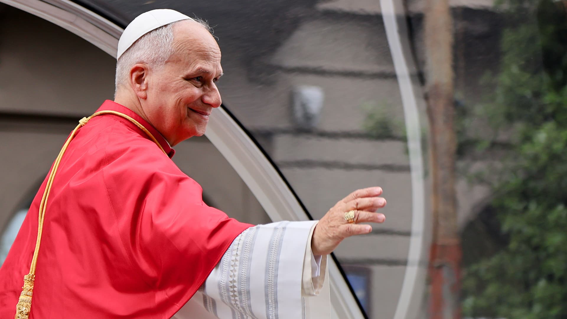 Debate Over Pope's Encyclical and Anthropic's Presence at the Vatican