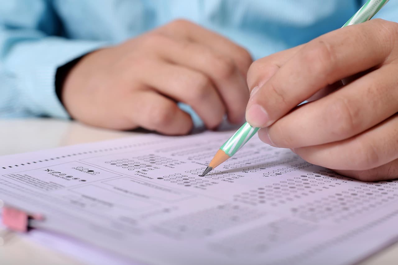 Brown professor orders in-person final after suspected AI-assisted cheating, midterm scores halve