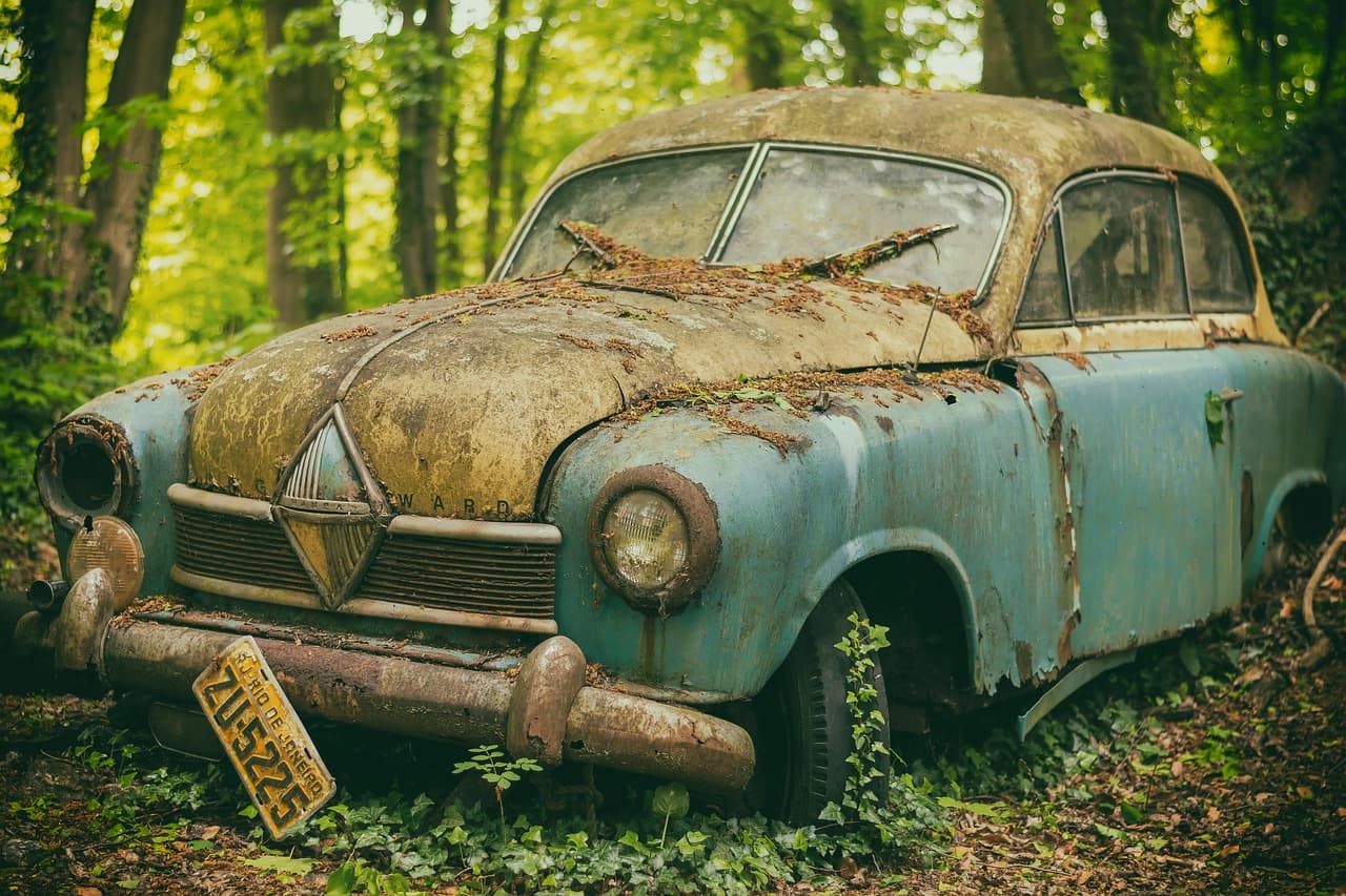 Memory shortage pushes up new car costs as automakers adjust prices