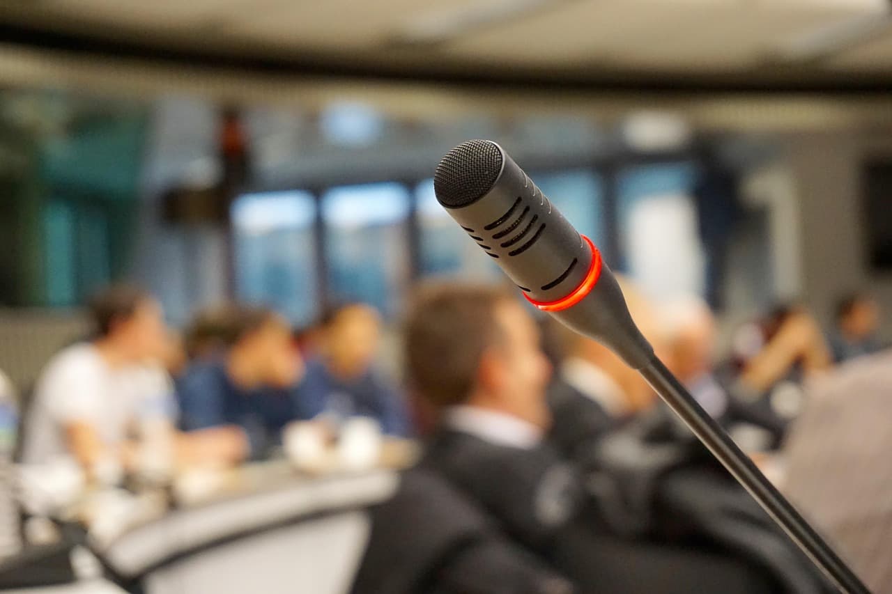 OpenAI GPT-Live: valós idejű, kétirányú beszédfordítás a ChatGPT-ben és hatása a tolmácsolásra