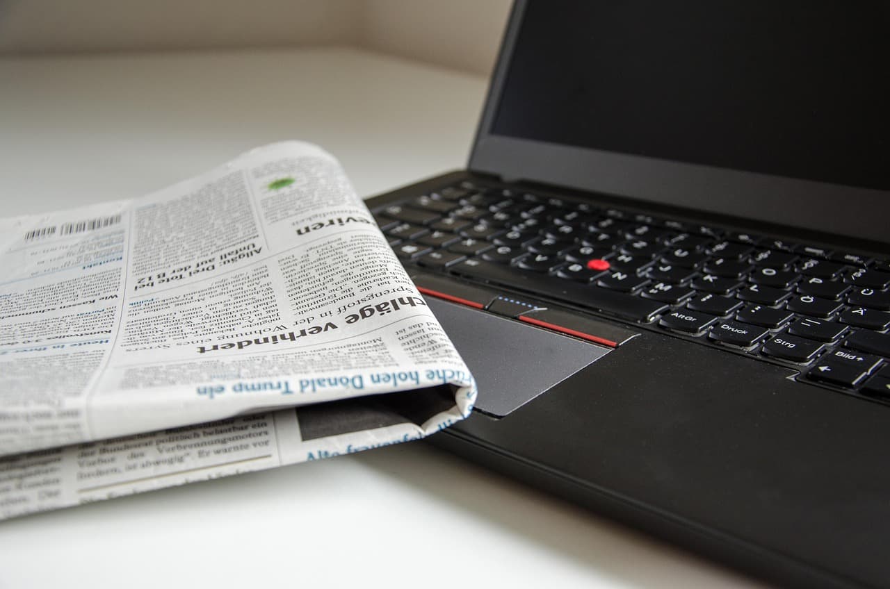 State-aligned Media Shapes LLM Output, Strongest Effect in Chinese