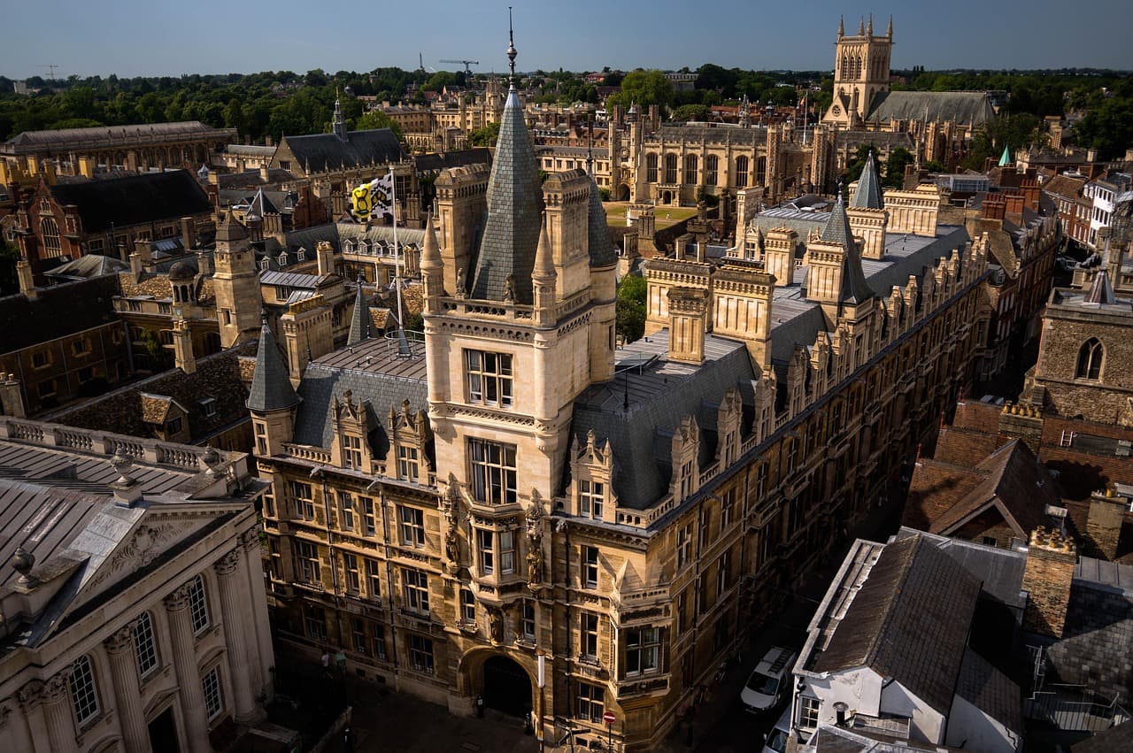 From Kindergarten to Startup: Óbuda University's investor-oriented university model and innovation ecosystem
