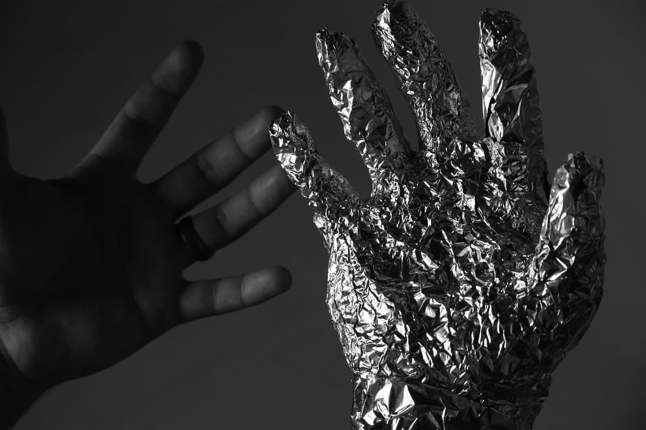 Hundreds of AI Experts Urge Slower, Internationally Regulated Development as Risks Rise