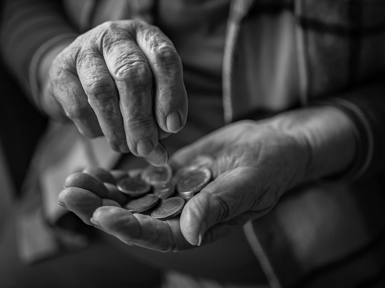 US Public Pension Funds Improve Funding but Face Concentration and AI Exposure Risks