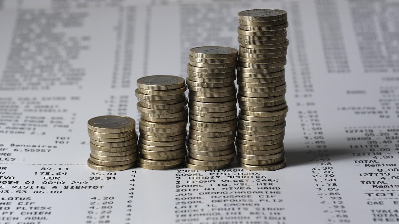 Hungary's Economic Dilemma: Short-Term Gains, Long-Term Vulnerabilities