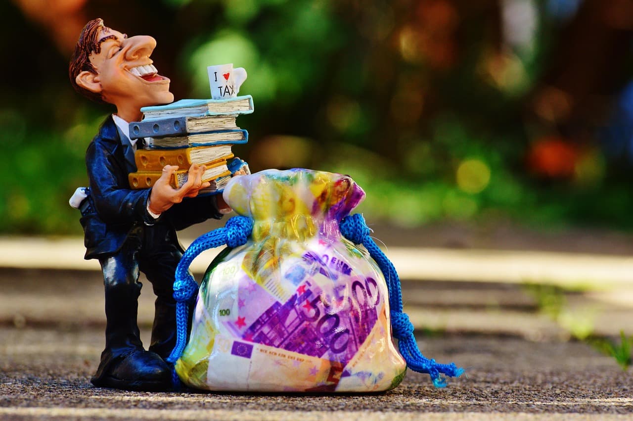 Számlázz.hu partners with Hungarian tax-legal AI startup Azta.ai to integrate research tools into fintech platform