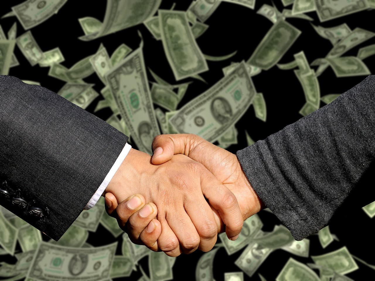 Palantir Sees Clients Paying to Retain Data Control as LLM Risks Grow