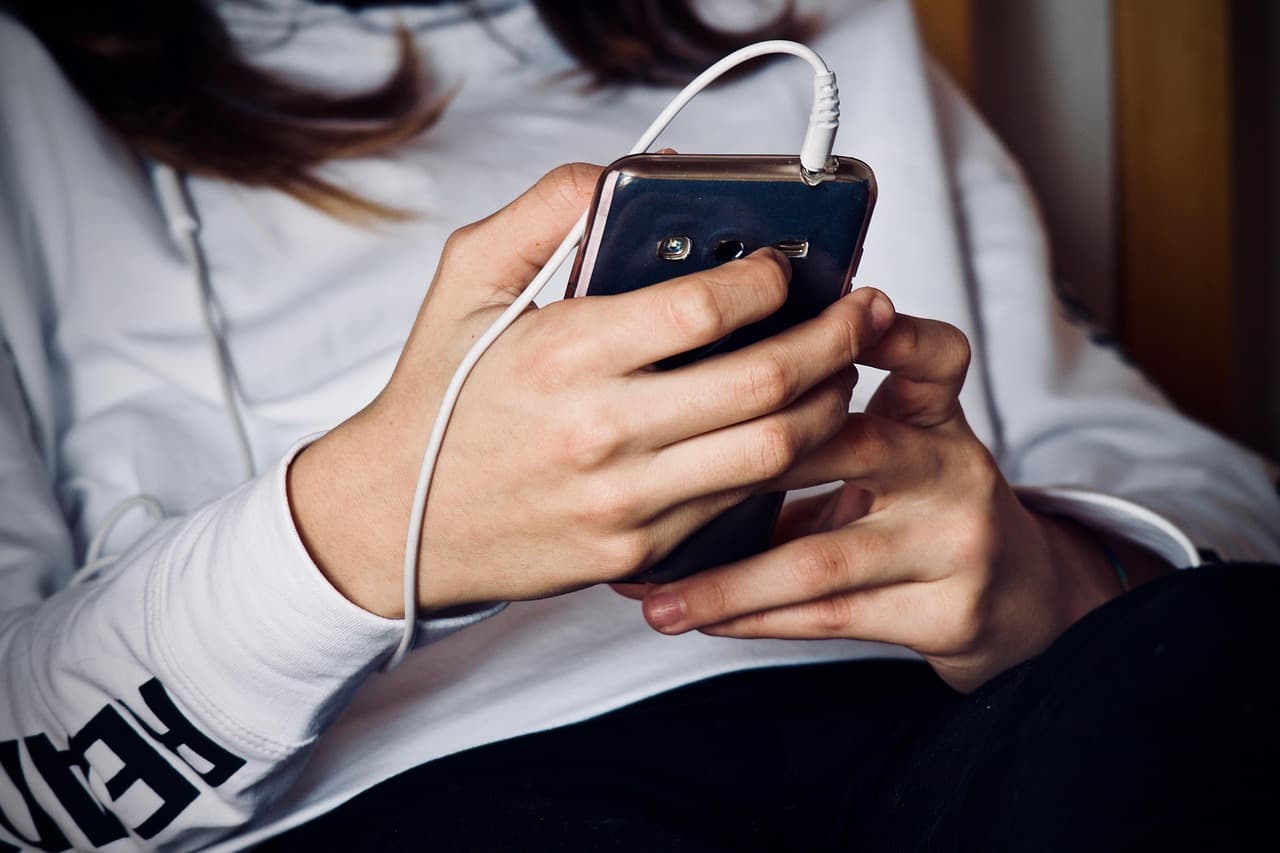 Spotify flags slower user growth and misses operating-profit consensus for Q3