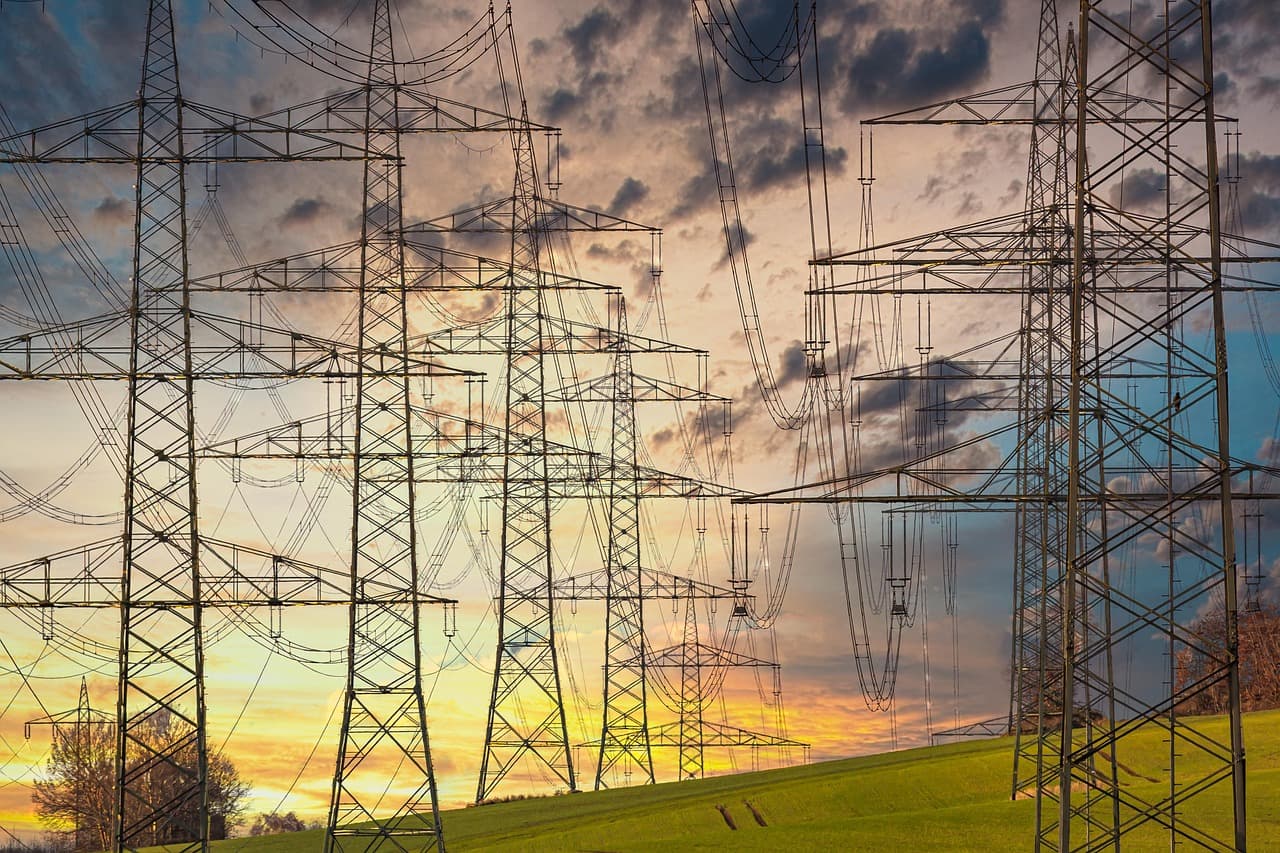 Schneider Electric study finds arc‑flash risk in 800 VDC AI data centres manageable and comparable to AC systems