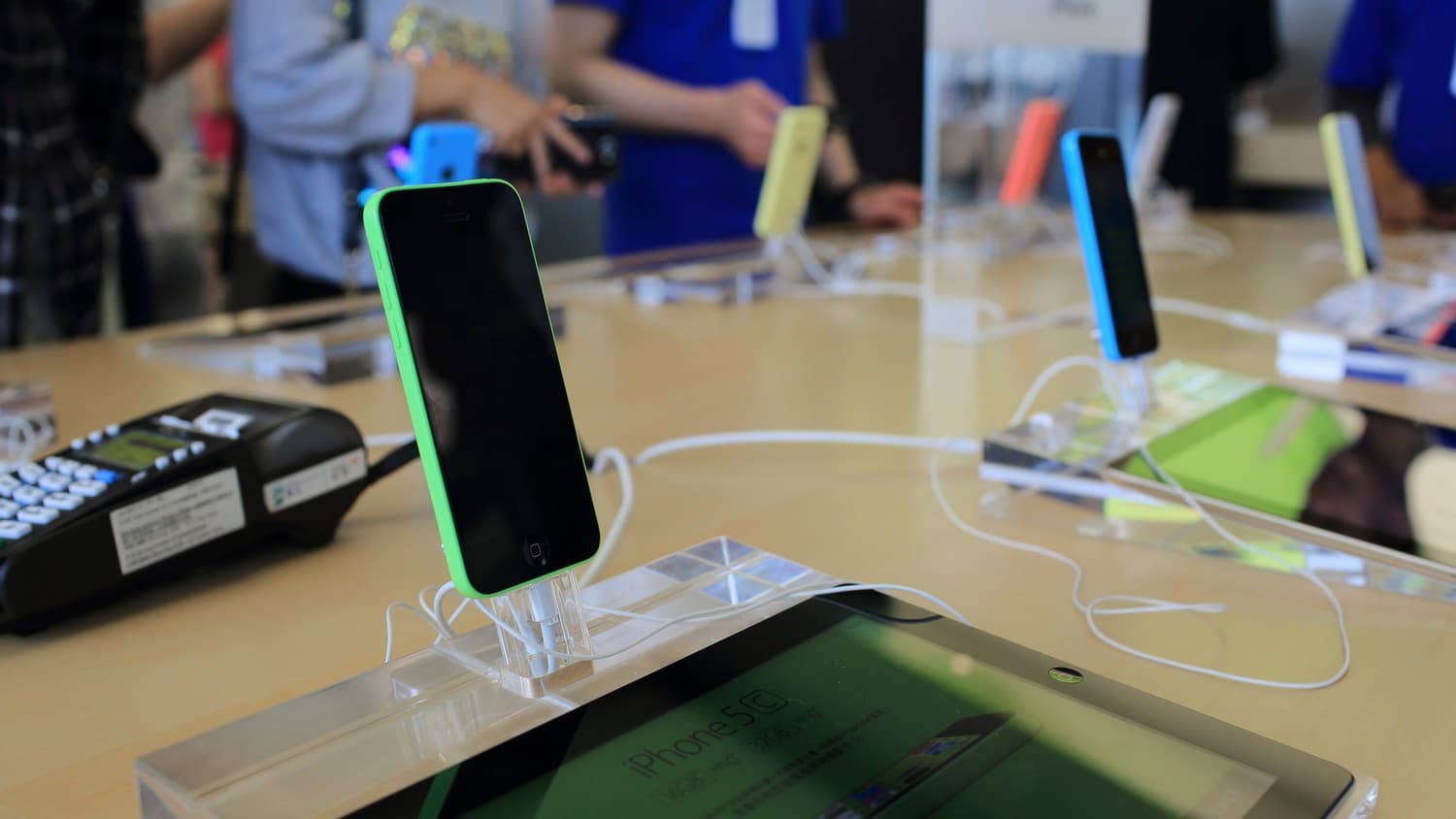 Memory-chip shortage threatens sub-$150 smartphone segment, research firm warns