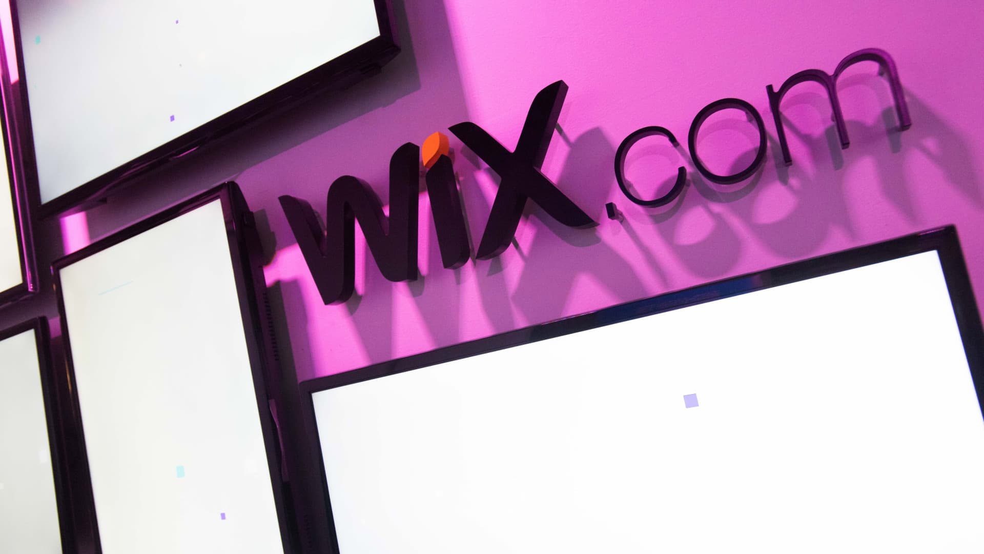 Wix.com to Cut 20% of Workforce Citing Currency and AI Pressures